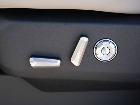 Used 2025 Lincoln Navigator L Reserve image 16