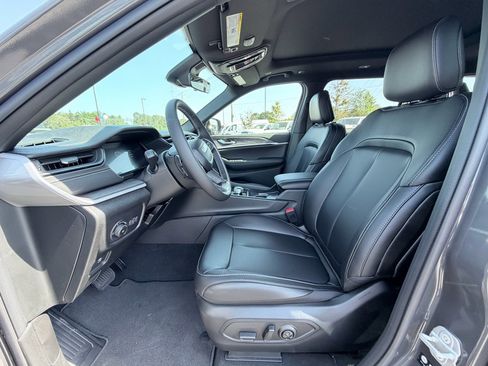 New 2026 Jeep Grand Cherokee L Limited RWD image 22