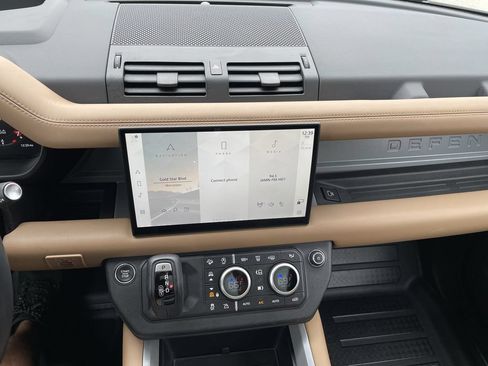 Used 2025 Land Rover Defender 110 V8 AWD/4WD image 18