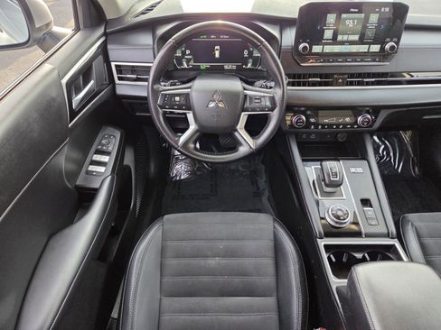 Used 2024 Mitsubishi Outlander 4WD Plug-In Hybrid image 13