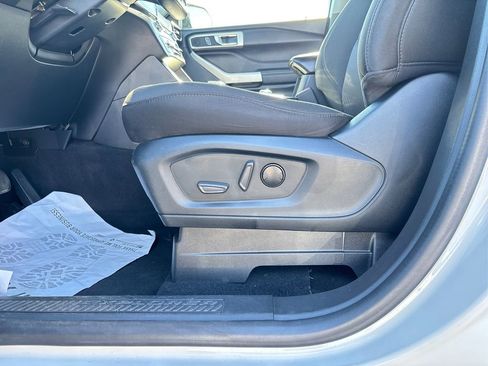 Used 2022 Ford Explorer XLT image 28