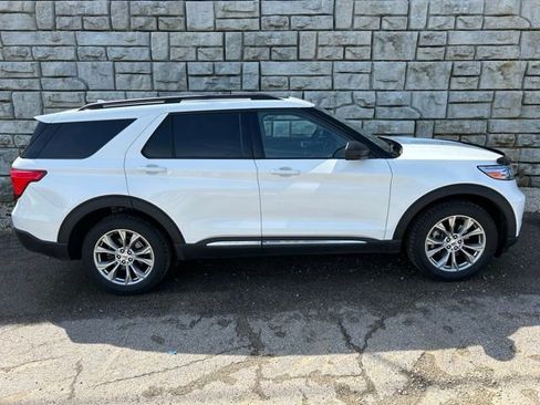 Used 2023 Ford Explorer XLT w/ Equipment Group 202A image 6