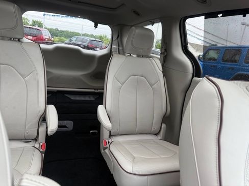 Used 2017 Chrysler Pacifica Limited w/ Advanced Safetytec Group FWD image 69