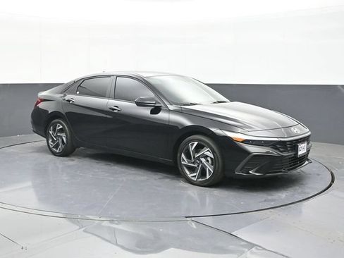 Used 2025 Hyundai Elantra SEL FWD image 19