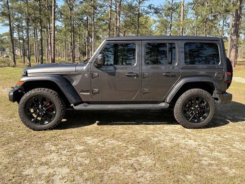 Used 2021 Jeep Wrangler Unlimited Sahara AWD/4WD image 2
