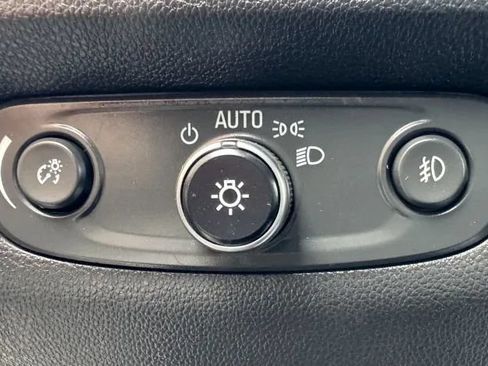 Used 2019 Chevrolet Traverse LT w/ LT Premium Package FWD image 45