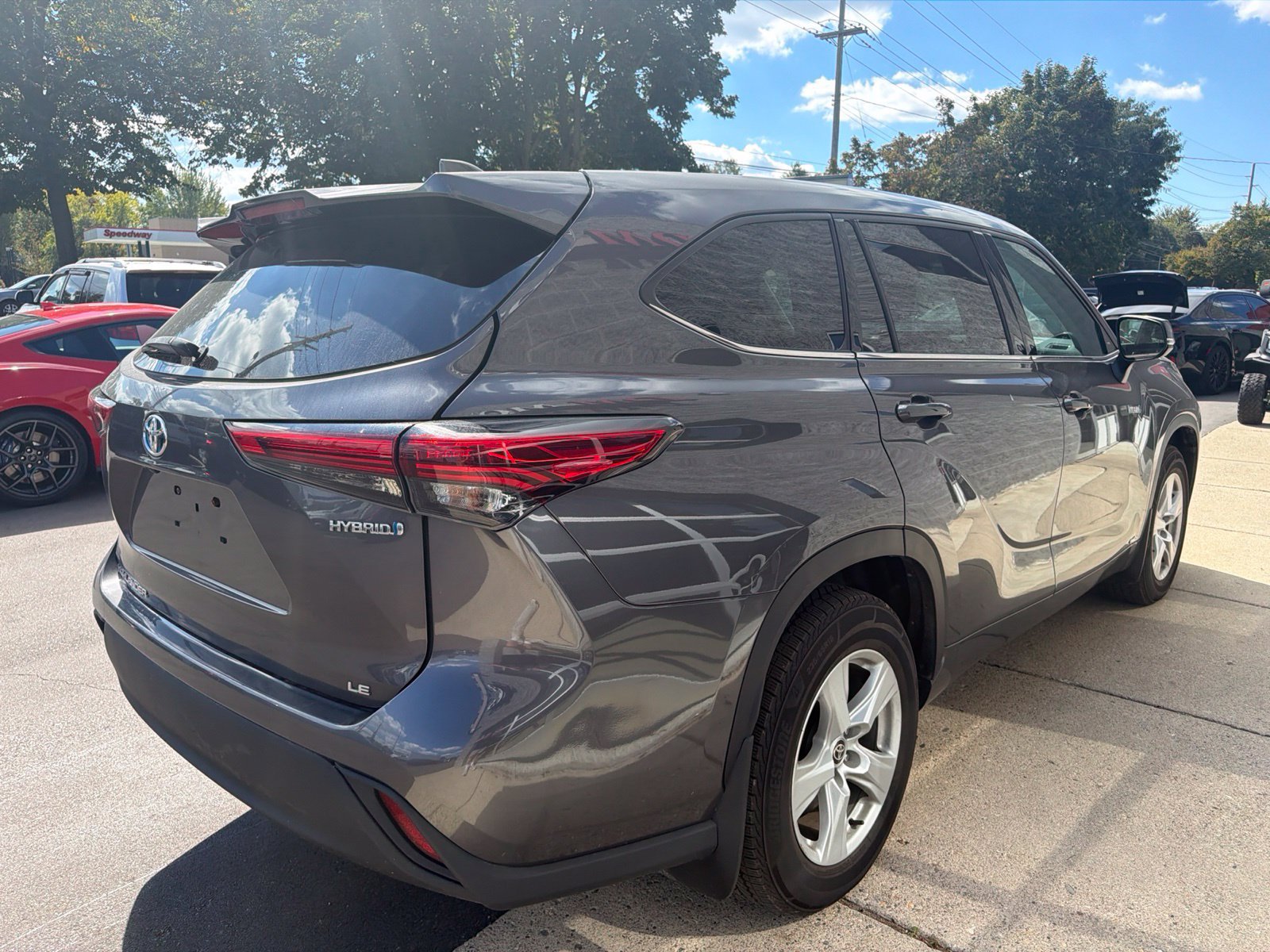 Used 2021 Toyota Highlander LE AWD/4WD image 6