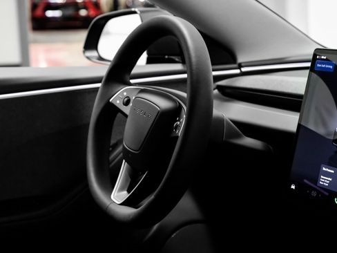 Used 2025 Tesla Model 3 Long Range image 17