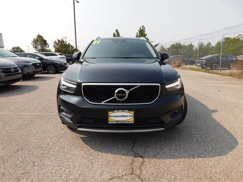 Used 2021 Volvo XC40 T4 Momentum FWD image 3