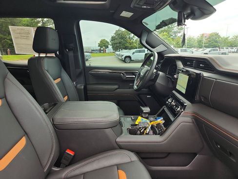 Certified 2025 GMC Sierra 1500 AT4 w/ AT4 Premium Package AWD/4WD image 9