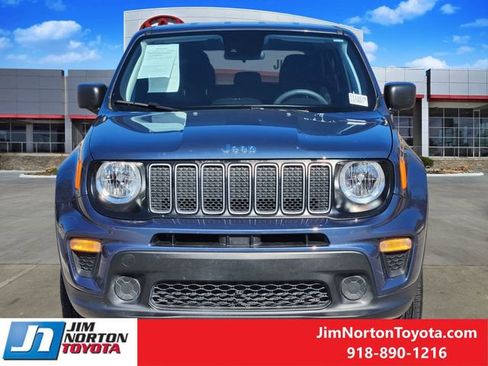 Used 2023 Jeep Renegade Latitude image 2