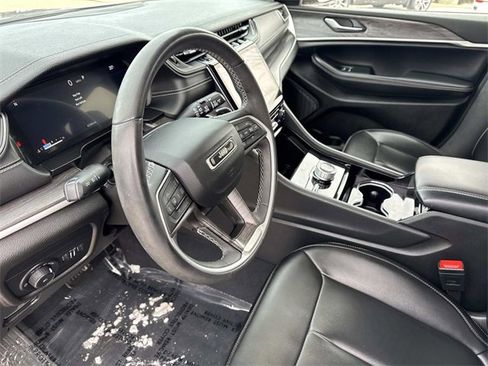 Used 2023 Jeep Grand Cherokee Limited image 21