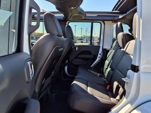 Certified 2025 Jeep Wrangler Unlimited Rubicon image 27