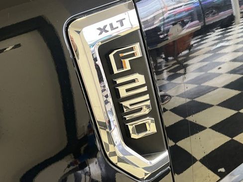 Used 2021 Ford F250 XLT w/ XLT Premium Package AWD/4WD image 8