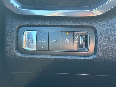 Used 2024 GMC Acadia AT4 w/ Luxury Package image 26