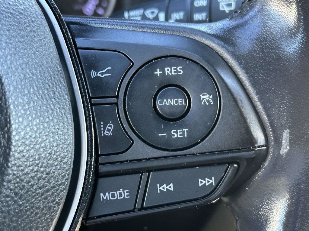Used 2019 Toyota RAV4 XLE Premium FWD image 31