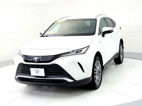 Used 2021 Toyota Venza Limited image 2