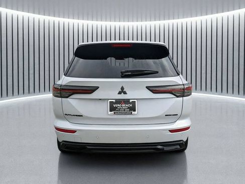 New 2026 Mitsubishi Outlander LE FWD image 5