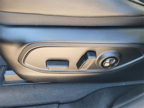 Used 2025 Jeep Grand Cherokee Altitude image 4