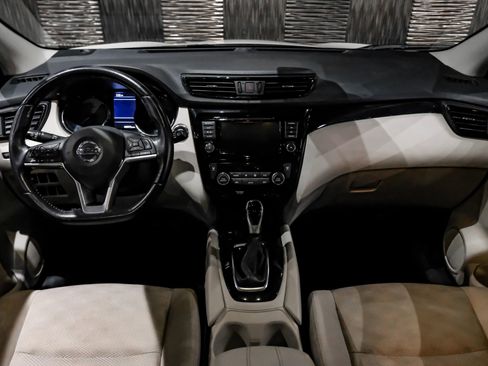 Used 2019 Nissan Rogue Sport SV w/ Technology Package FWD image 12