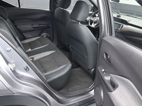 Used 2020 Nissan Kicks S image 15