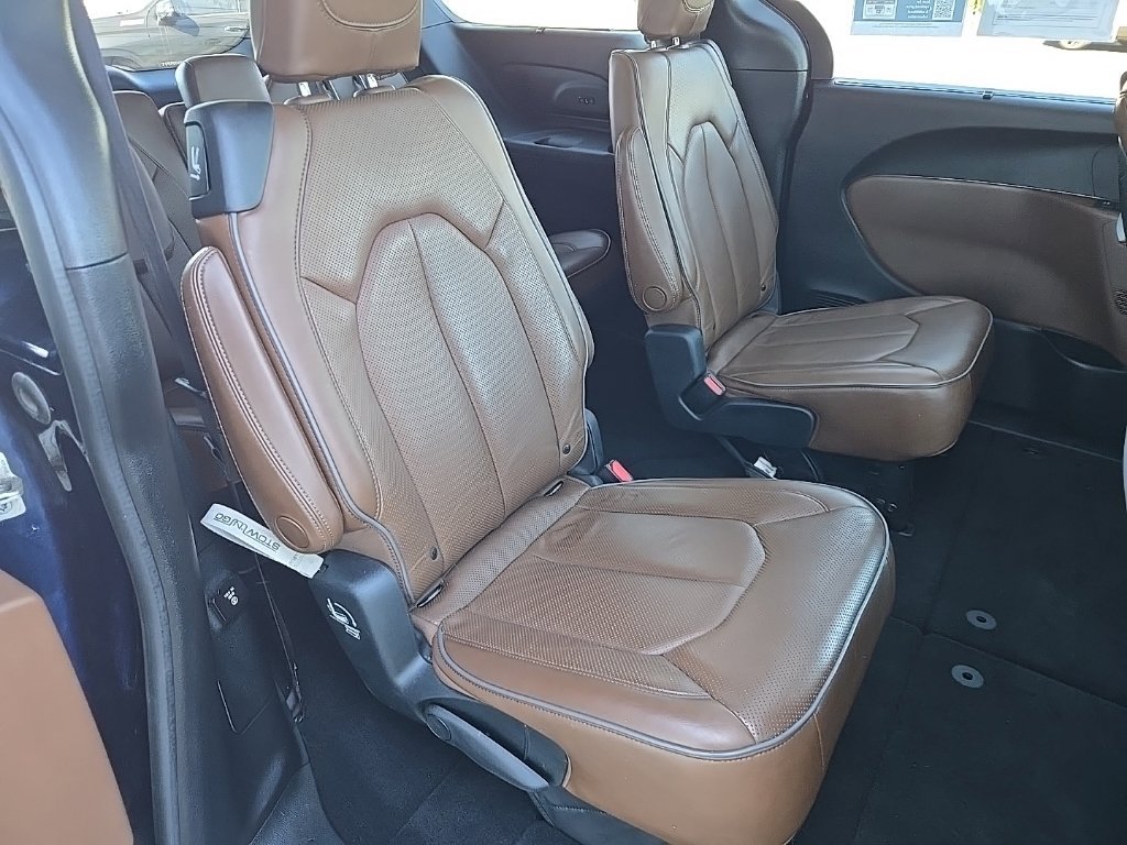 Used 2018 Chrysler Pacifica Limited w/ Tire & Wheel Group FWD image 34