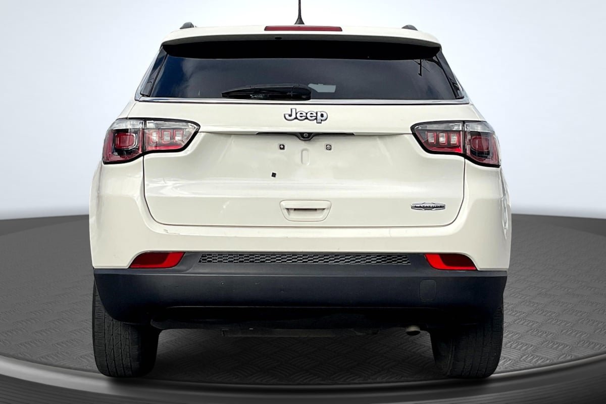 Used 2020 Jeep Compass Latitude FWD image 4