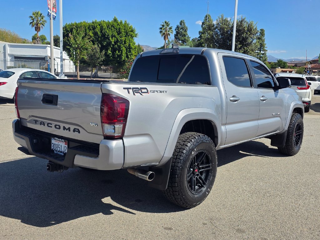 Used 2017 Toyota Tacoma TRD Sport w/ Tow Package RWD image 5