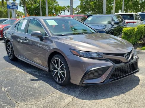 Used 2023 Toyota Camry SE FWD image 2