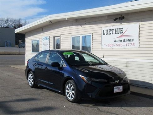 Used 2022 Toyota Corolla LE image 4