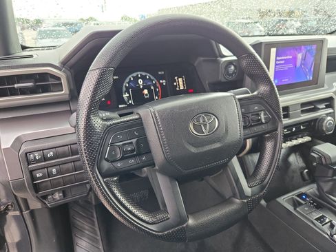 Used 2025 Toyota Tacoma SR5 AWD/4WD image 17