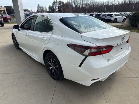 Used 2023 Toyota Camry SE w/ Cold Weather Package image 5