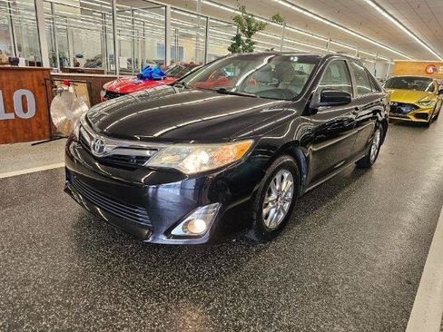 Used 2013 Toyota Camry XLE FWD image 2