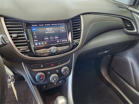 Used 2020 Chevrolet Trax LT image 10