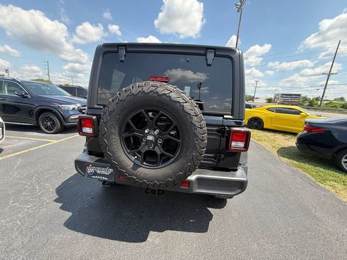 Used 2024 Jeep Wrangler Unlimited Sport AWD/4WD image 4