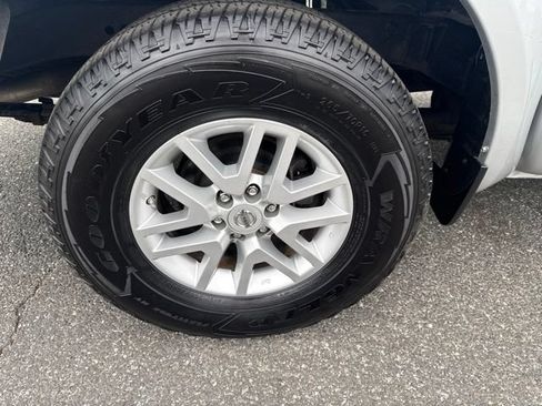 Used 2019 Nissan Frontier SV RWD image 3