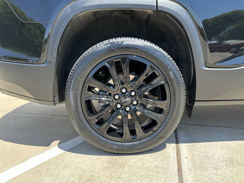 Used 2023 GMC Acadia SLE w/ Driver Convenience Package image 8