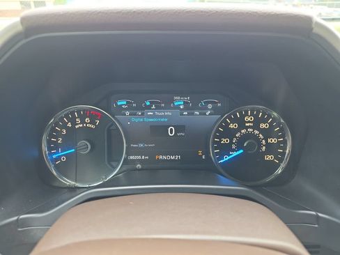 Used 2015 Ford F150 King Ranch w/ Equipment Group 601A Luxury AWD/4WD image 40
