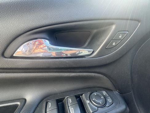 Used 2022 Chevrolet Equinox LT FWD image 18