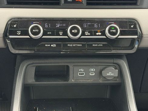 Used 2024 Honda Pilot Touring image 15