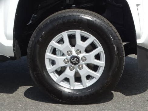 Used 2025 Toyota Tacoma SR5 AWD/4WD image 8