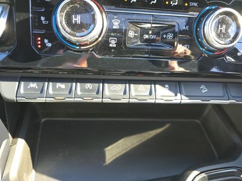 Used 2024 GMC Sierra 1500 AT4 w/ Technology Package image 20