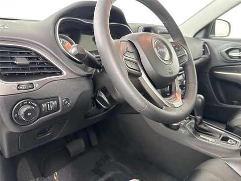 Used 2022 Jeep Cherokee Latitude Lux w/ Sun & Sound Group AWD/4WD image 4