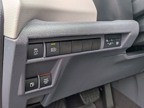 Used 2022 Toyota Sienna LE w/ LE Plus Package image 22