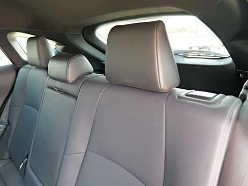 Used 2023 Toyota Venza Nightshade image 25