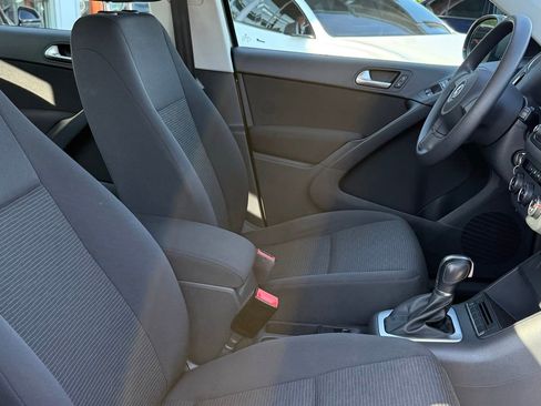 Used 2017 Volkswagen Tiguan Limited w/ Alloy Wheels Package image 19