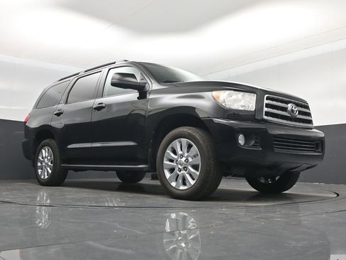 Used 2017 Toyota Sequoia Platinum image 11