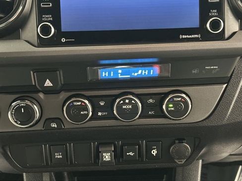 Used 2022 Toyota Tacoma TRD Off-Road image 14