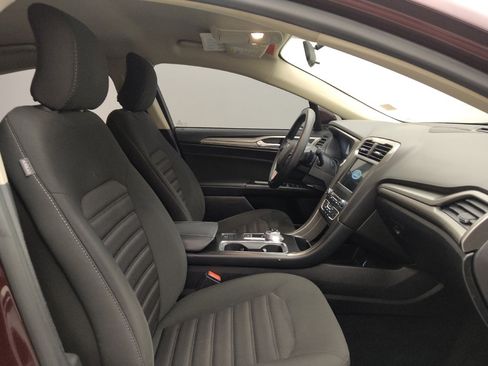 Used 2018 Ford Fusion SE w/ Fusion SE Technology Package FWD image 21