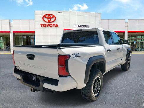 Used 2025 Toyota Tacoma TRD Off-Road image 3